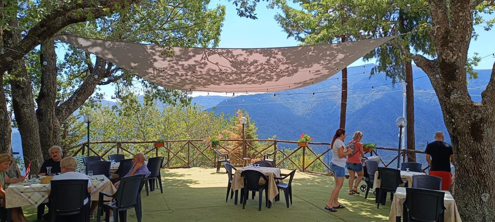 Ambrosia Hostel Alessandria del Carretto Kültér fotó